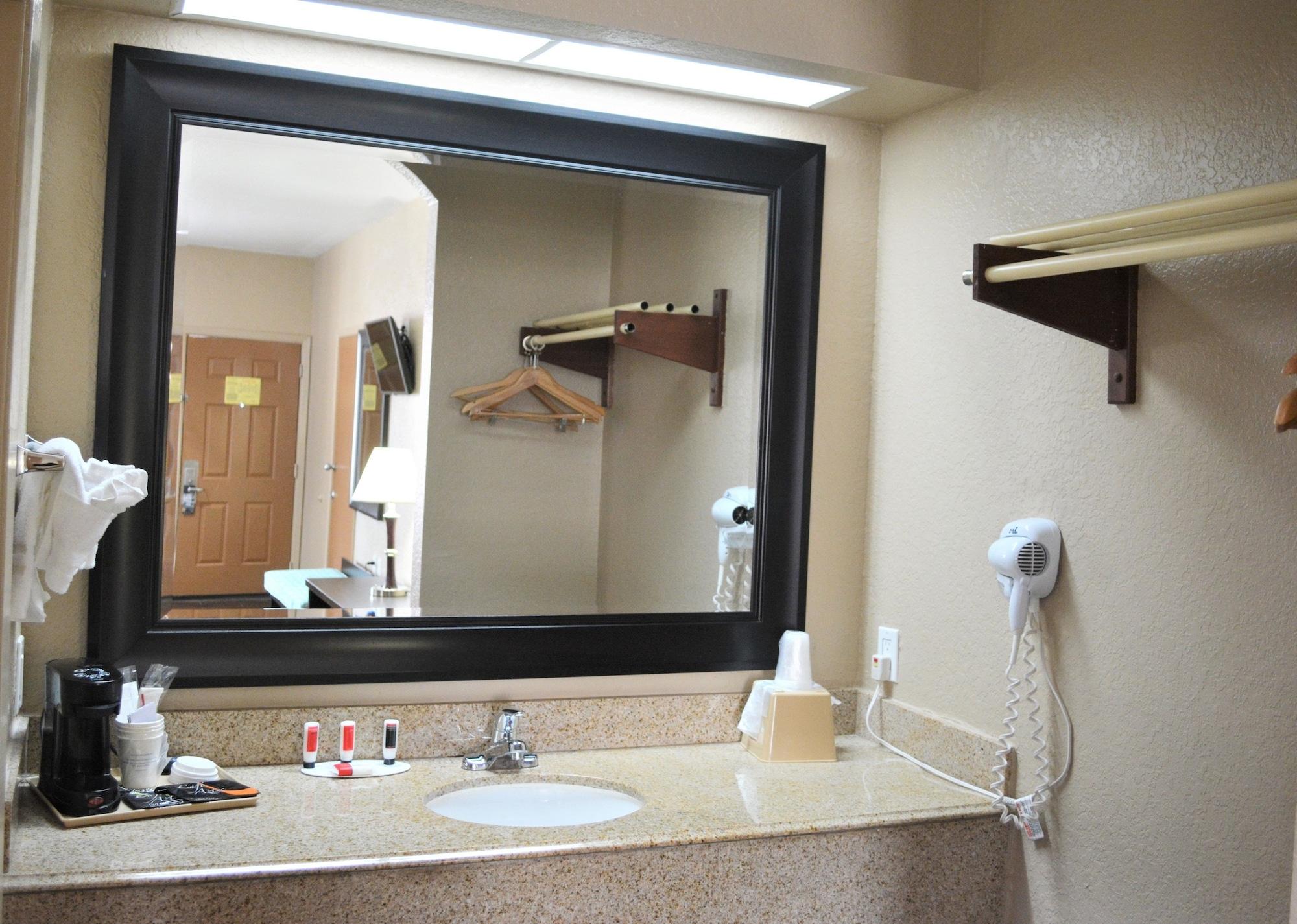 Super 8 By Wyndham Galveston Exterior foto