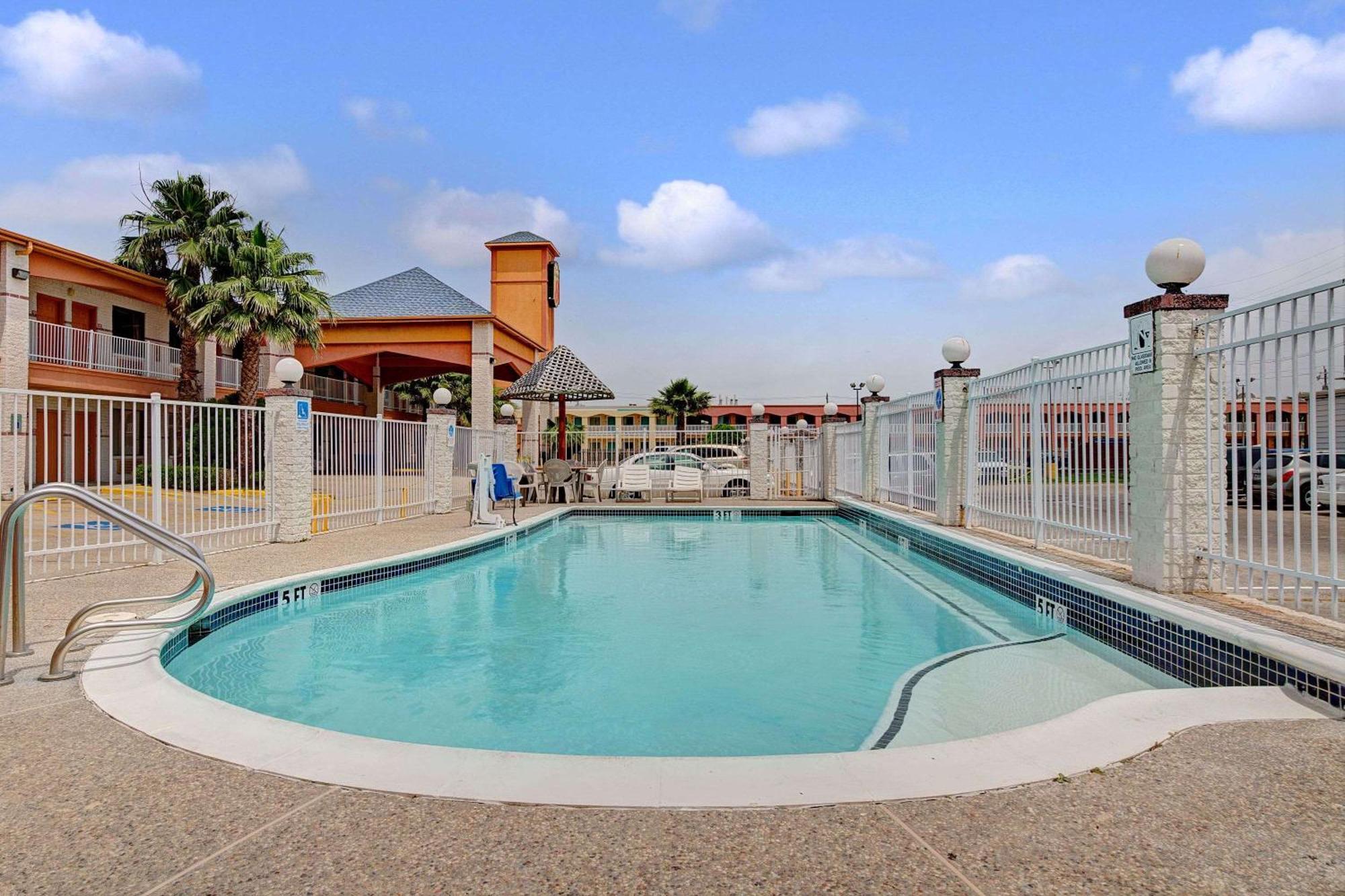 Super 8 By Wyndham Galveston Exterior foto