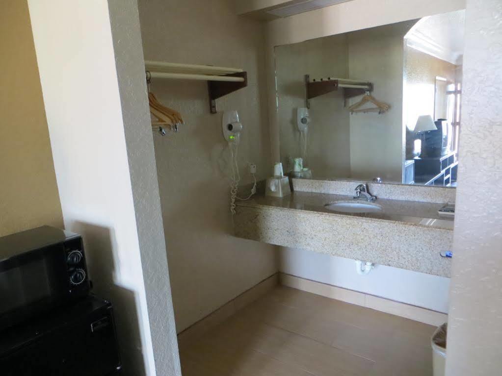 Super 8 By Wyndham Galveston Exterior foto